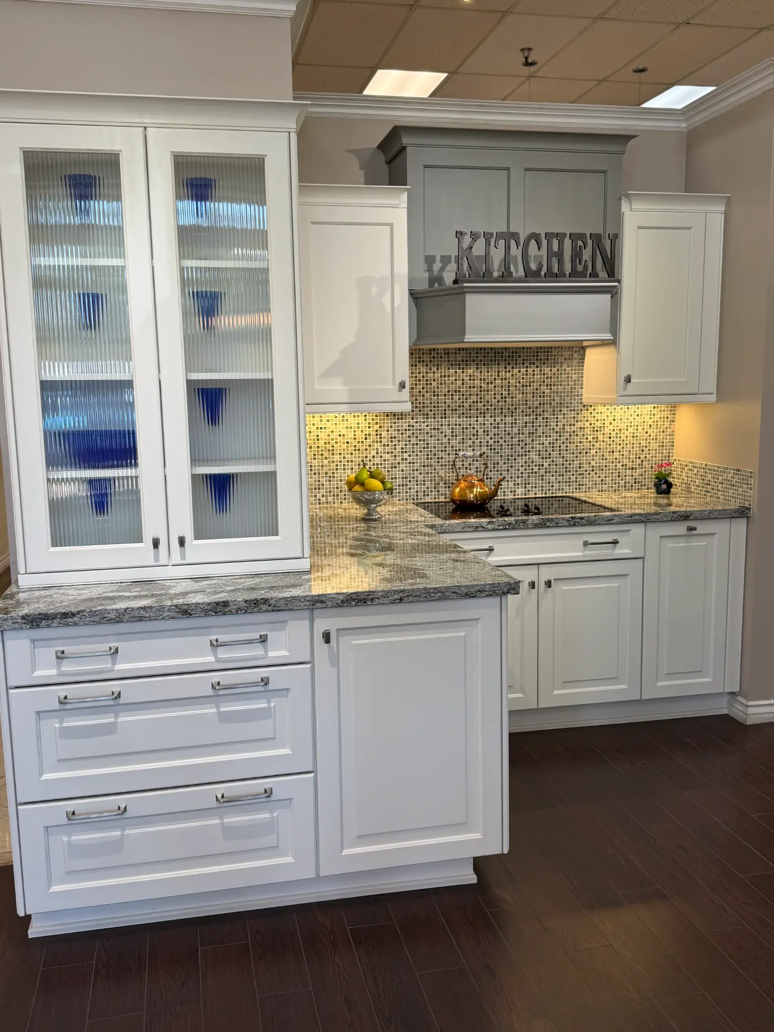 White Shaker Display